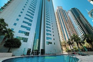Pool - Magnificent Luxurious 3 BR Dubai Marina View (Dubai)