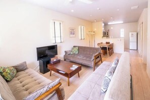 Room - french house (Uruma)