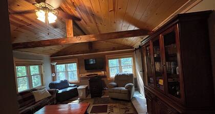 Quiet cabin in the woods just across from Pearl Lake.
