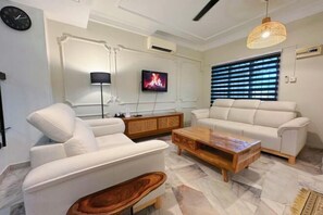Living area - Wawasan Puchong Family-Friendly Spacious Home (Puchong)