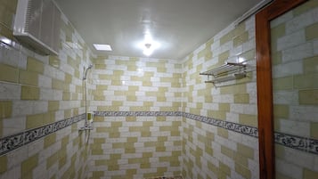 Comfort Double Room Single Use, Garden View | Bathroom | Free toiletries, hair dryer, towels, soap