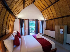 Comfort szoba kétszemélyes ággyal egy fő részére, kilátással a kertre | Íróasztal, laptophoz jól használható munkafelület és ingyenes wifi