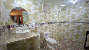 Comfort Double Room Single Use, Garden View | Bathroom | Free toiletries, hair dryer, towels, soap