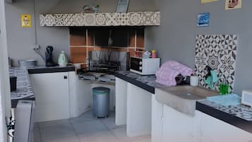 Microwave, coffee/tea maker, electric kettle, toaster