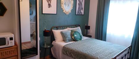 1 chambre, fer et planche à repasser, Wi-Fi, literie fournie