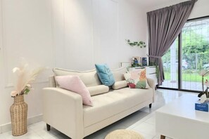 Room - Petaling Jaya Ss14 Bungalow/18Pax/SS2/Jaya One (Petaling Jaya)