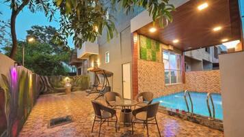 Kolam renang outdoor