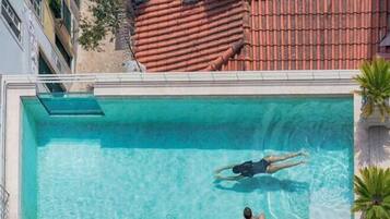 Hồ bơi ngoài trời