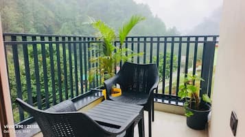 Phòng Superior, ban công, quang cảnh đồi núi | Ban công