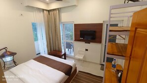 Egyptian cotton sheets, premium bedding, free WiFi, bed sheets - The Vishaan Residency (Kosiyakutoli)