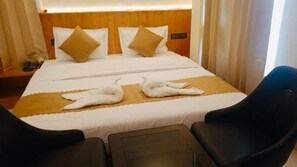 Deluxe Room | Egyptian cotton sheets, premium bedding, free WiFi, bed sheets