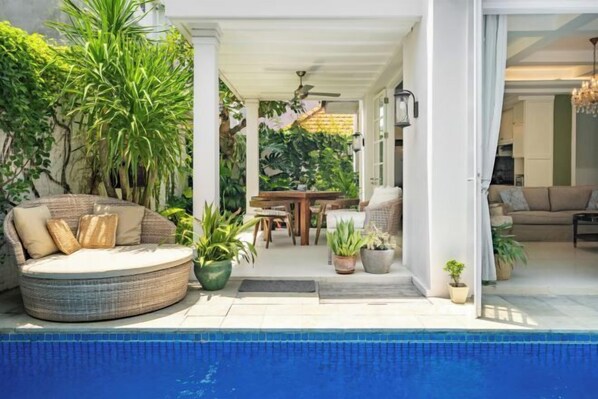 المنشأة من الخارج