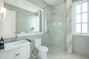 Bathroom - Viki Nest by SooBali 4BR (Bali)