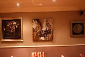 Room - House J Hotel and Resorts (Lagos)