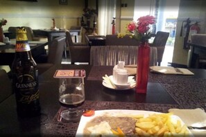 تناول الطعام