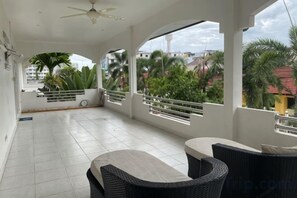 Unclassified image, 5 of 17, button - Royal park village (Pattaya)