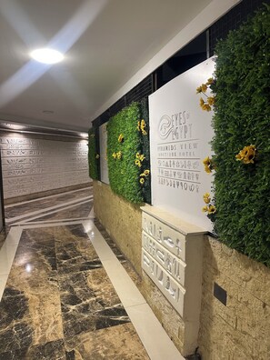 المنشأة من الداخل