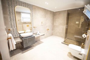 Jetted bath, hair dryer, bidet, towels