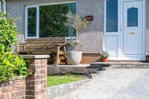 Unclassified image, 4 of 8, button - Larkfield - 3 Bedroom Holiday Home - Penally (Tenby)