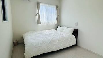 Cribs/infant beds