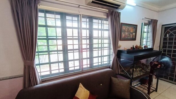 A room with a sofa, a window with curtains, an air conditioning unit, a fan, and a framed picture on the wall. - Kota 3BR Townhouse 5 Pax - TVBox/Mahjong/Jonker (Melaka)
