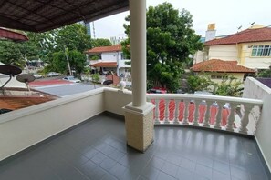 Unclassified image, 2 of 10, button - Kota 3BR Townhouse 5 Pax - TVBox/Mahjong/Jonker (Melaka)