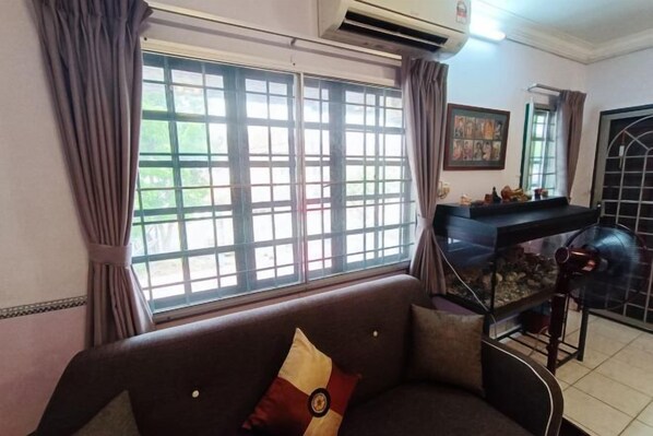 Room - Kota 3BR Townhouse 5 Pax - TVBox/Mahjong/Jonker (Melaka)