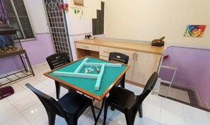 Dining - Kota 3BR Townhouse 5 Pax - TVBox/Mahjong/Jonker (Melaka)