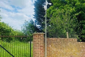 المنطقة المحيطة بالمنشأة