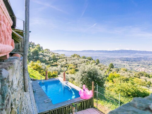 Beautiful  villa with WIFI, private pool, A/C, TV, patio, pets allowed and panoramic view