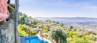 Beautiful  villa with private pool, A/C, WIFI, TV, patio, pets allowed and panoramic view