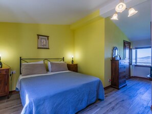 3 bedrooms, travel crib, free WiFi