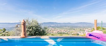 Stunning  villa with WIFI, A/C, private pool, TV, patio, pets allowed and panoramic view