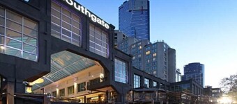 A Cozy Apt with City Views Near Crown Casino