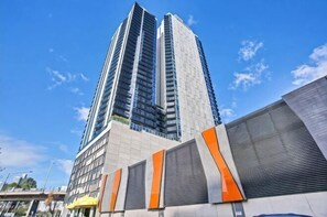 Room - A Cozy Apt with City Views Near Crown Casino (Southbank)