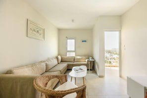 Room - Skyline 1BR Apartment with City and Sea View (Herzliya)