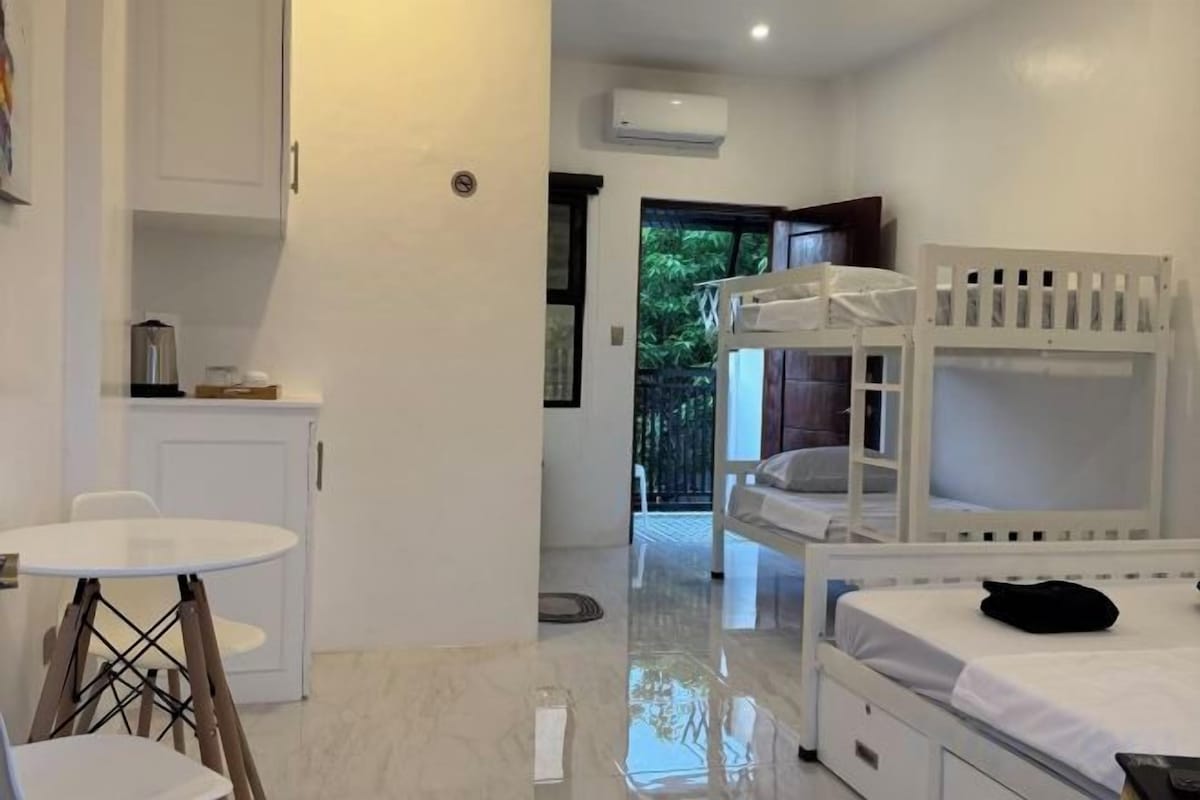 Deluxe Family Suite