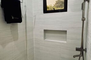 Soundproofing - CasaJuana Room Rental (Carles)