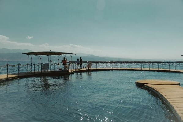 حمام سباحة خارجي