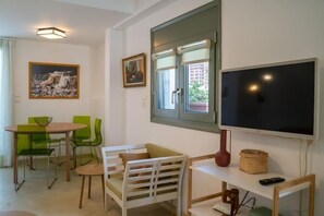 Room - Eclectic Urban Nest (Heraklion)
