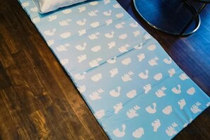 A blue mat with white animal prints on a wooden floor. - Anggun KLCC 1BR @KL City monorail Netflix 1CP (Kuala Lumpur)