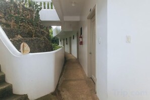 Property grounds - RedDoorz @ Garvs Boutique Hotel Boracay (Boracay Island)