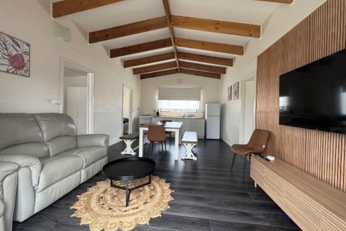 Cabin 3 Bedrooms- Roseneath Holiday Park