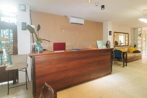Lobby - RedDoorz Premium @ Casa LenidaRose (Angeles)