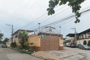 A gated entrance to a residential property with a sign indicating 'CABANA LINDAS' and a house number '115'. - RedDoorz Premium @ Casa LenidaRose (Angeles)
