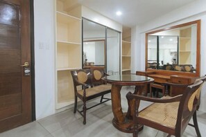 Room - RedDoorz Premium @ Casa LenidaRose (Angeles)