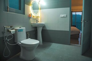 Shower, free toiletries, hair dryer, slippers - Serene Outback Farmstead (Theog)