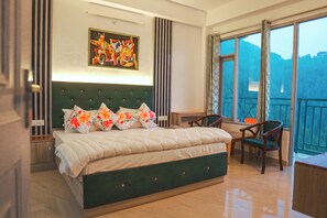 Doppia Luxury, vista valle | Una scrivania, postazione laptop, Wi-Fi gratuito