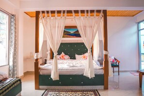 Family Room, Valley View | Desk, laptop workspace, free WiFi - Serene Outback Farmstead (Theog)