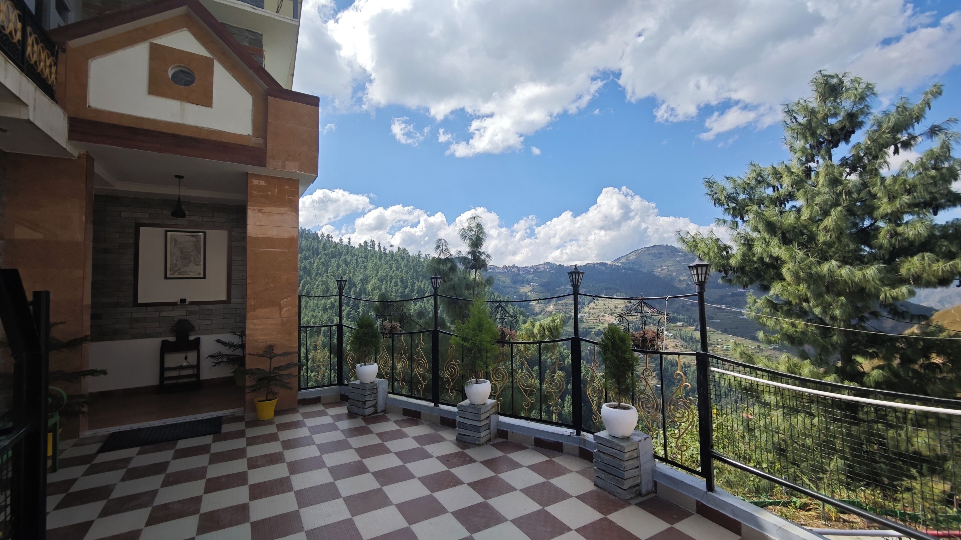 Mặt tiền nơi lưu trú